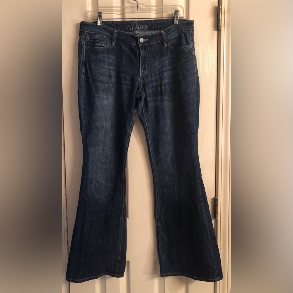 Old Navy the diva blue distressed jeans boot cut size 10